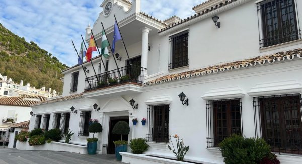 El Ayuntamiento de Mijas adjudica el servicio de de recogida, traslado, albergue y gestión de animales