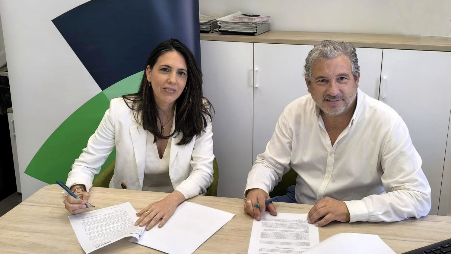 Unicaja facilita a los empresarios de Nerja servicios financieros adaptados a sus necesidades 