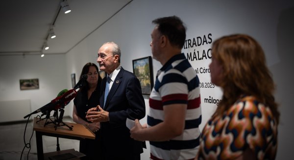 El Archivo Municipal acoge la exposición 'Miradas a Málaga' de Cristóbal Córdoba, que repasa el paisaje urbano de la ciudad y la figura femenina