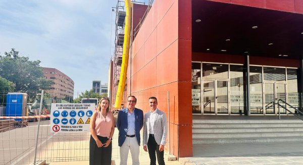 Educación ejecuta las obras de reforma de la cubierta del salón de actos de la ESAD por más de 249.000 euros