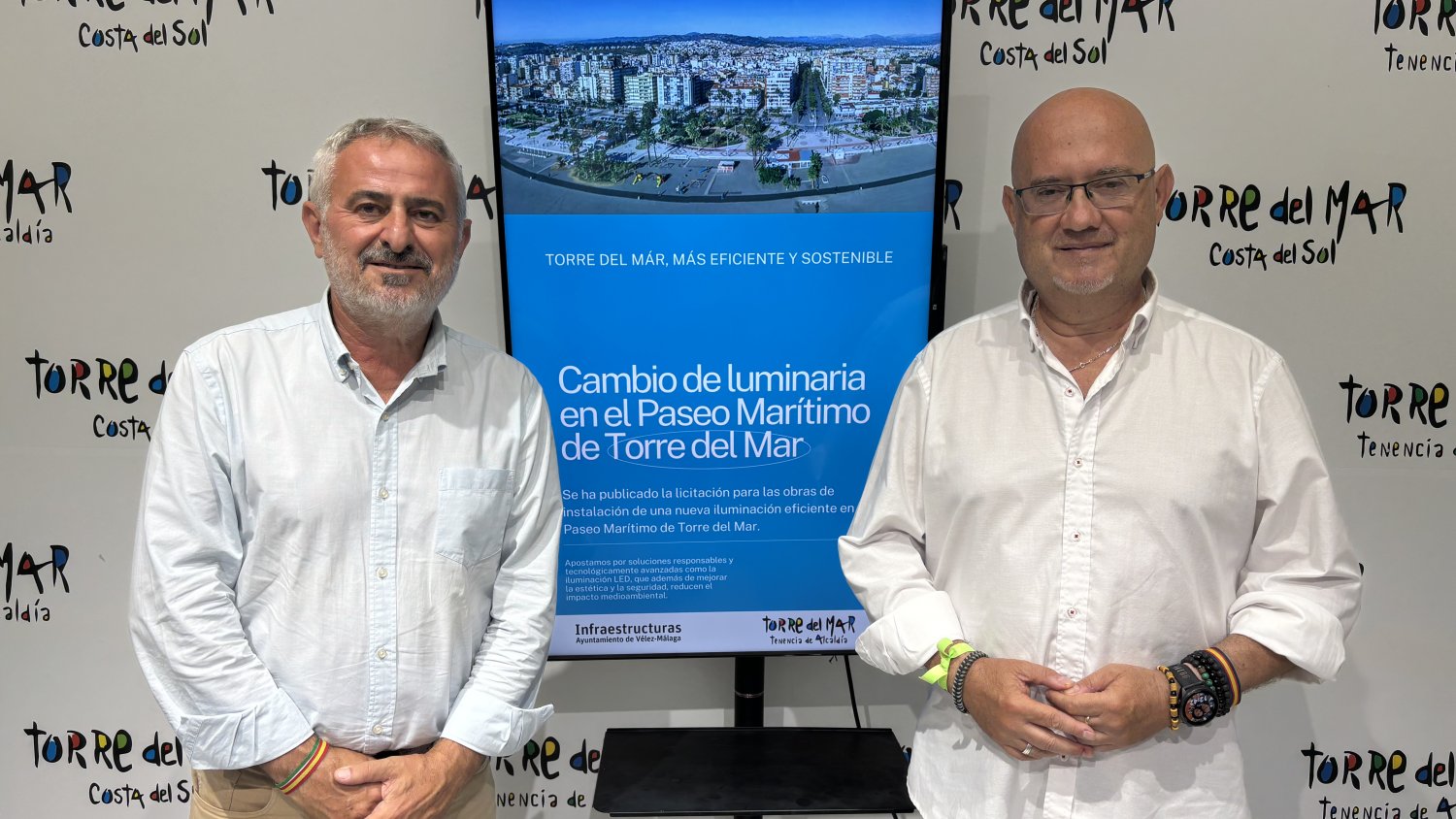 Torre del Mar renovará con LED toda la luminaria de su Paseo Marítimo