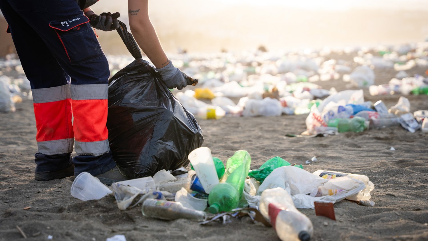 Limasam retira 20,8 toneladas de residuos en las playas tras la noche de San Juan