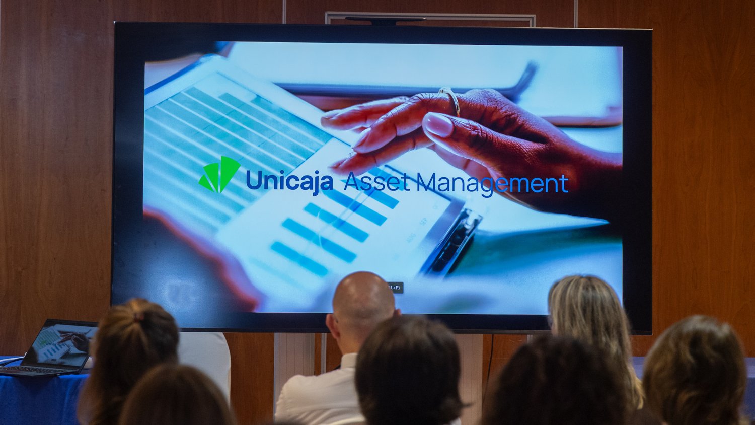 Unicaja Asset Management traslada su nueva estrategia a la red de negocio del banco con Candriam, Allianz Global Investors y BlackRock