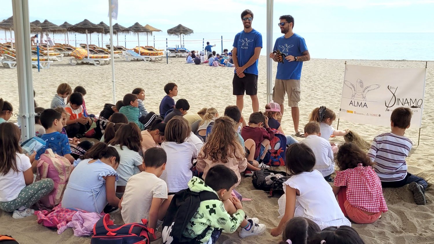 Cerca de mil estudiantes de primaria de Fuengirola participan en talleres sobre la conservación de las tortugas marinas