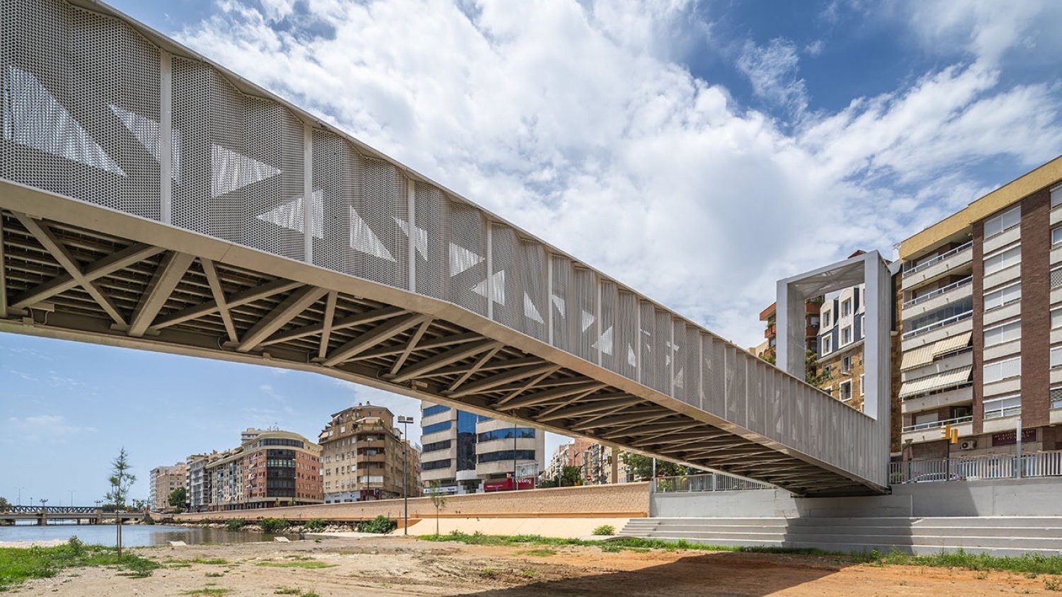 El Ayuntamiento adjudica el anteproyecto de integración urbana del río Guadalmedina entre los puentes de Armiñán y Perchel