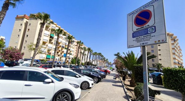 La zona azul vuelve a estar en marcha en verano en la costa de Torrox para facilitar la movilidad de residentes y visitantes