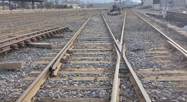 Transportes adjudica la ampliación a 750 m de las vías de apartado para trenes de mercancías en La Roda de Andalucía y Bobadilla