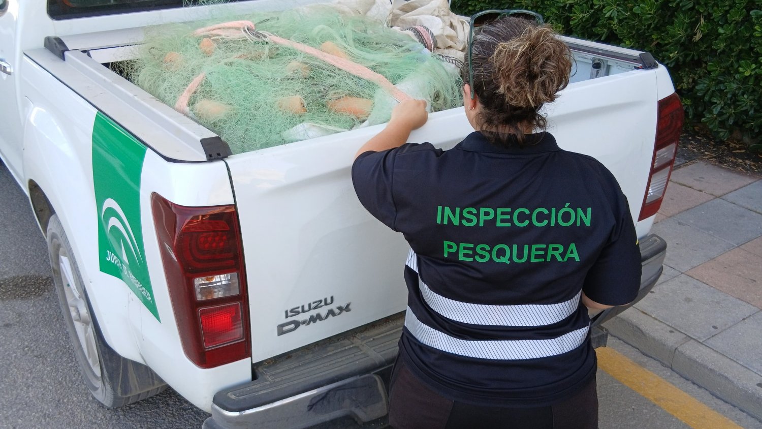 Inspección Pesquera de la Junta incauta artes de pesca ilegales en Málaga, en colaboración con el Seprona