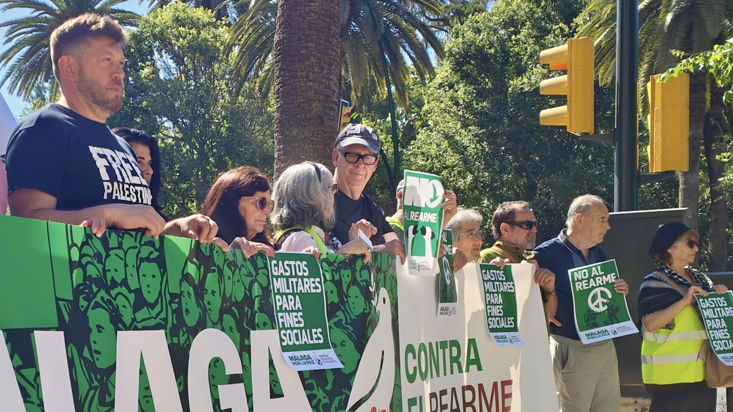 Con Málaga denuncia el desembarco militar en La Malagueta como un acto de propaganda bélica