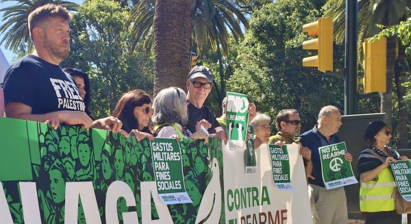 Con Málaga denuncia el desembarco militar en La Malagueta como un acto de propaganda bélica