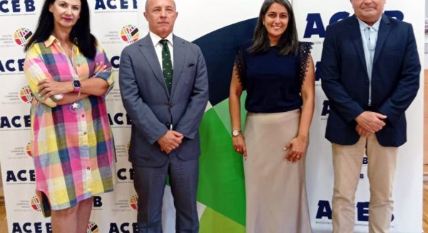 Unicaja refuerza su apoyo a los empresarios de Benalmádena con servicios financieros personalizados
