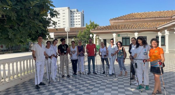 El Clínico de Málaga incorpora la Marcha Nórdica como terapia rehabilitadora