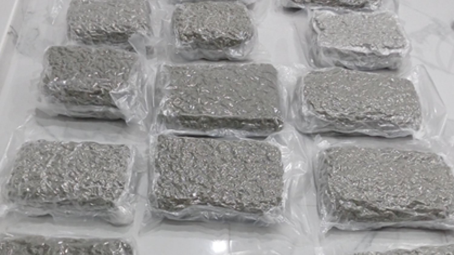 La Policía Nacional interviene un arma y 24 kilos de marihuana en una vivienda de Los Asperones