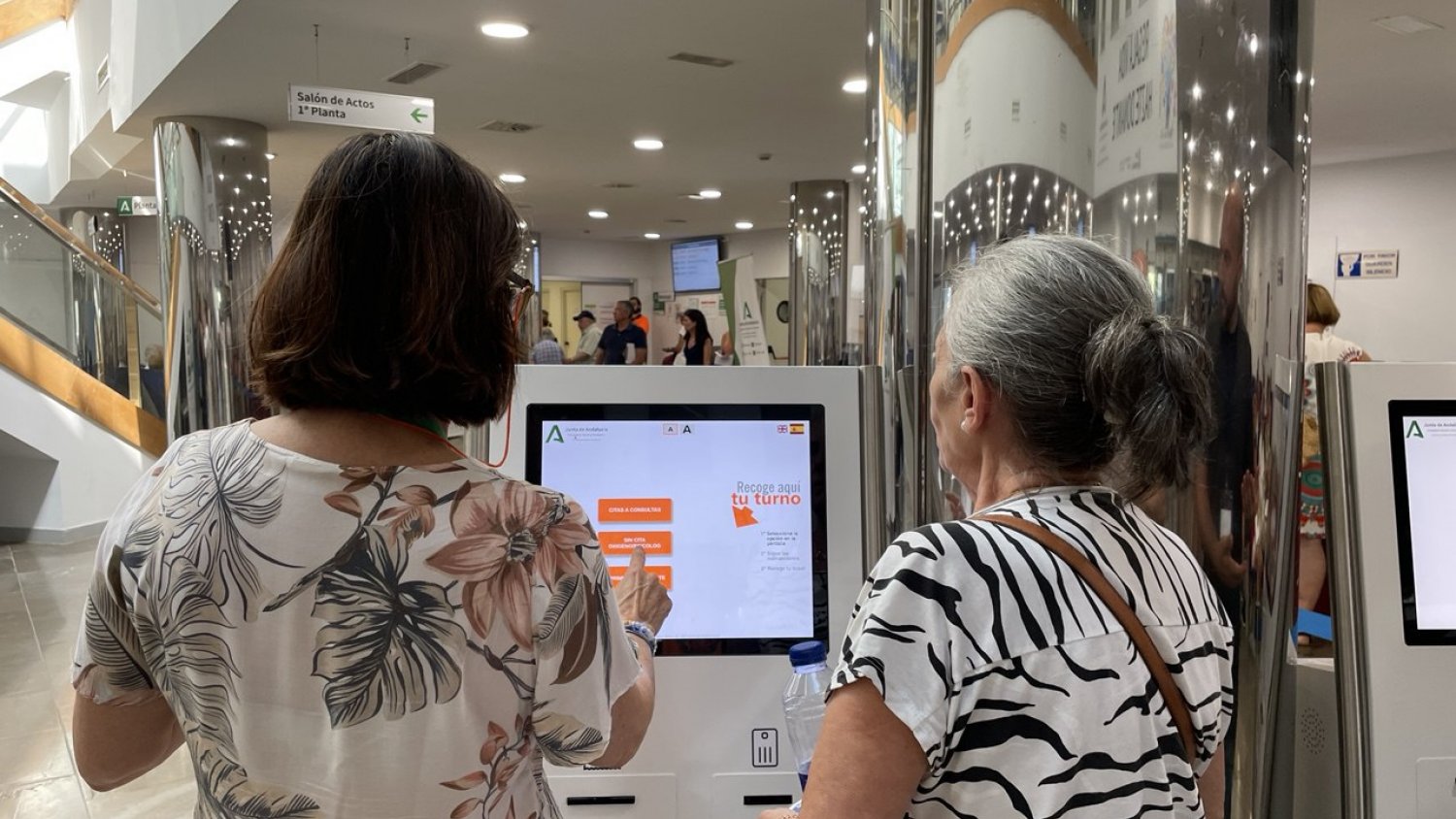 Un millar de usuarios diarios ya se benefician del nuevo gestor de turnos del Clínico de Málaga