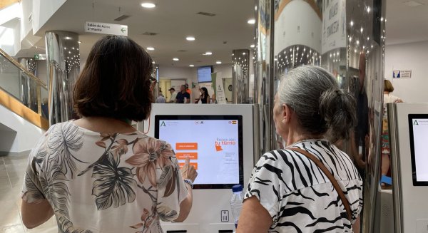Un millar de usuarios diarios ya se benefician del nuevo gestor de turnos del Clínico de Málaga