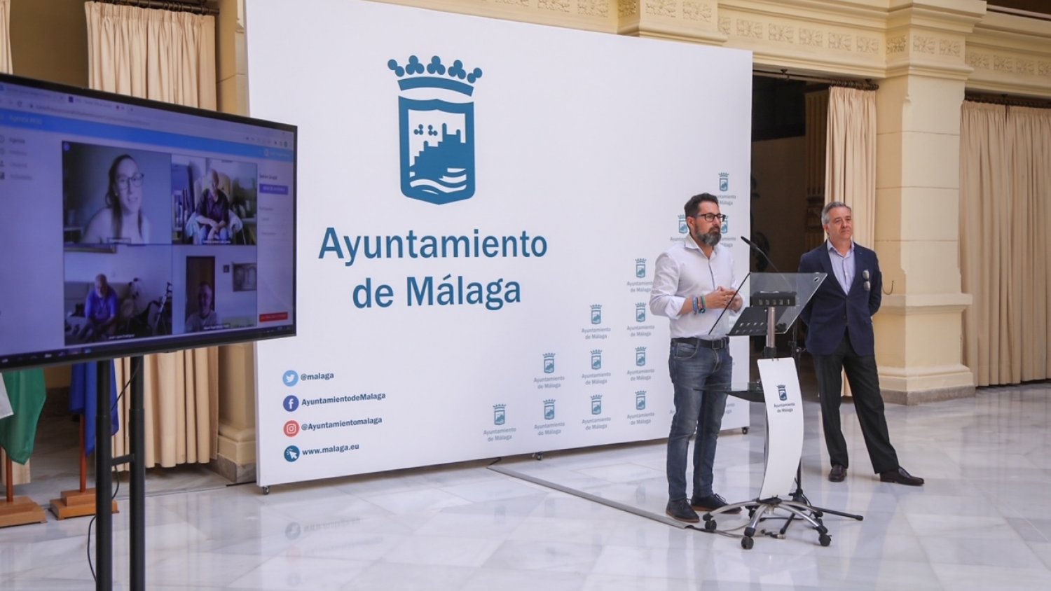 Málaga pone en marcha un centro social virtual para las personas mayores o dependientes