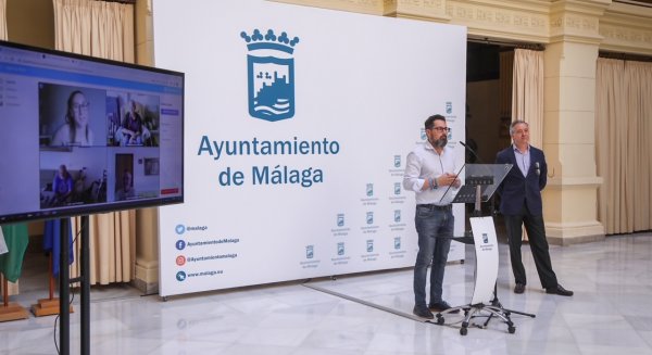 Málaga pone en marcha un centro social virtual para las personas mayores o dependientes