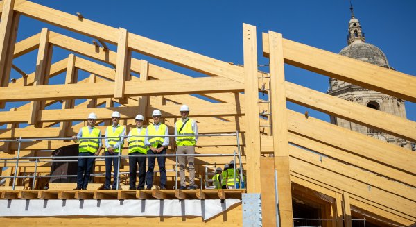 Salado destaca el buen ritmo de la obra del tejado de la Catedral y elogia la colaboración institucional y privada