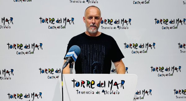 David Vilches defiende la gestión de playas en Vélez-Málaga y aclara la situación del baño asistido en Almayate