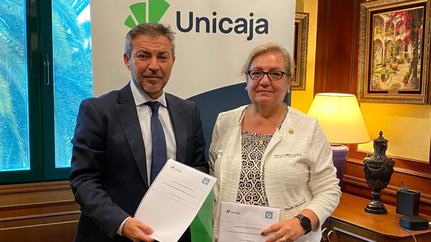 Unicaja renueva su alianza con las 23 cofradías de Gloria de Málaga y renueva su apoyo a la tradición cofrade