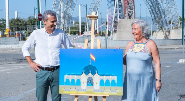 El Real de la Feria estrena una portada inspirada en el 'Quiosco del Embarcadero de la Reina' con 29 metros de alto y 145.000 puntos de luz