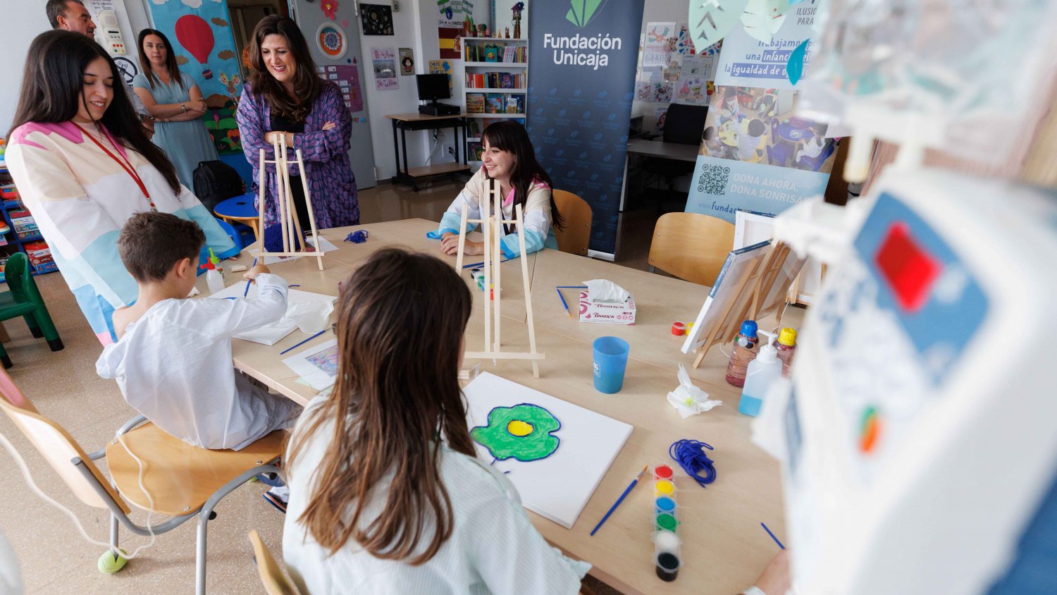 Fundación Unicaja apoya el proyecto de arteterapia para menores hospitalizados de la Fundación Espadafor