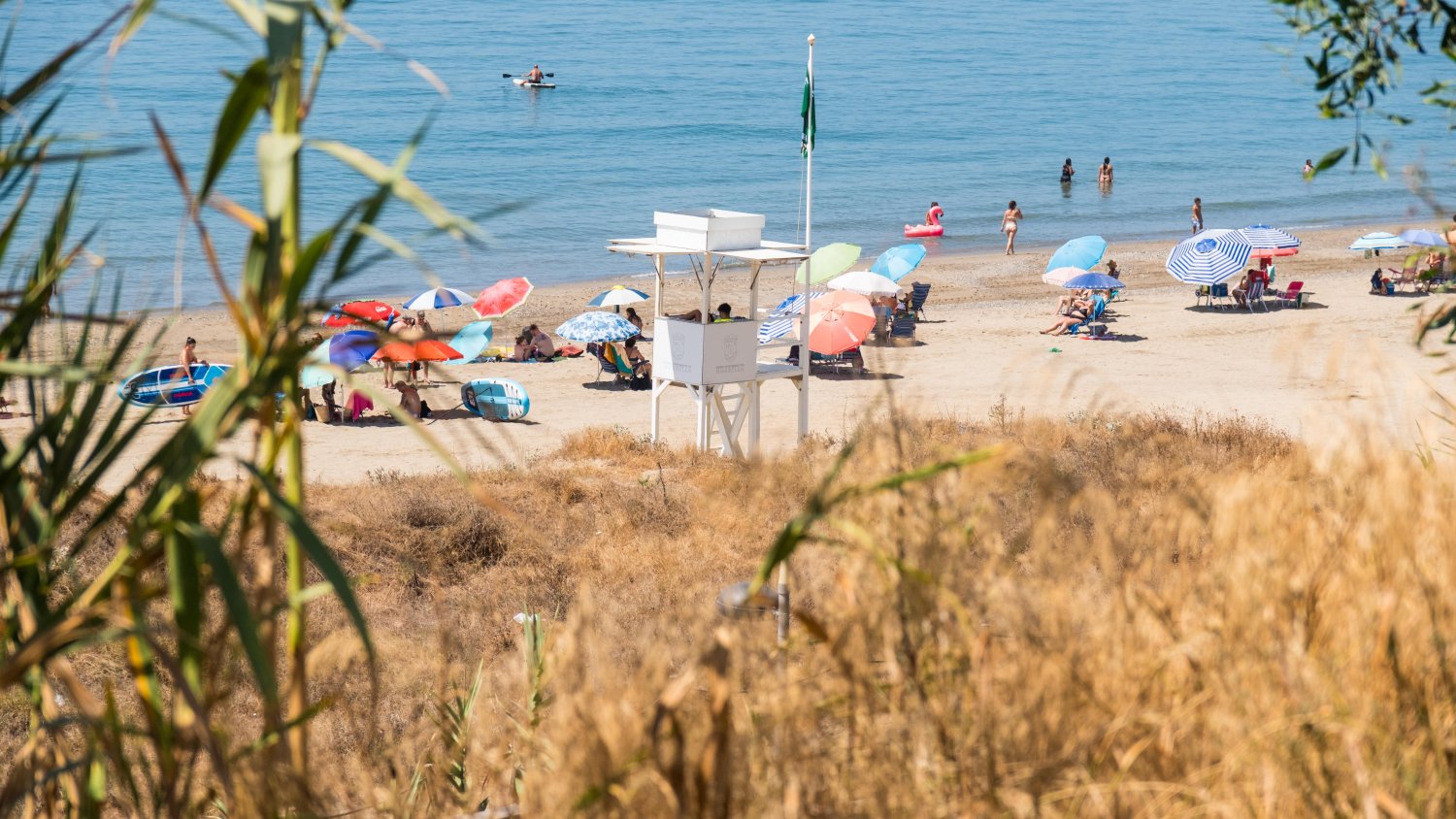 El servicio de socorrismo de Marbella atiende más de 2.300 incidencias en las playas del municipio durante la primera quincena de julio
