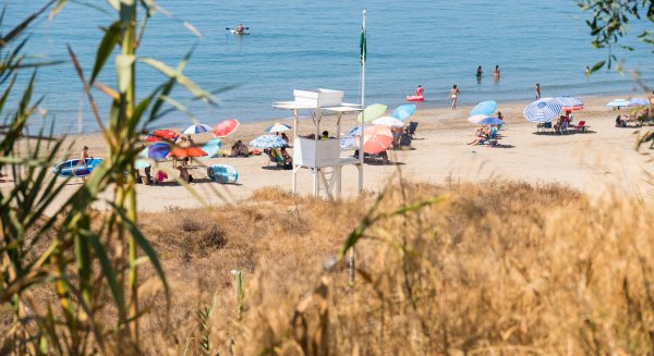 El servicio de socorrismo de Marbella atiende más de 2.300 incidencias en las playas del municipio durante la primera quincena de julio