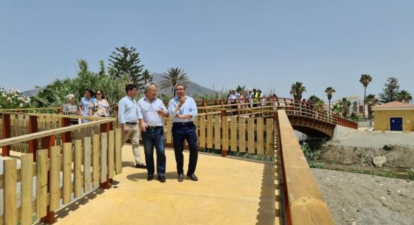La Senda Litoral alcanza el 90% de ejecución en Estepona con la pasarela sobre Arroyo Vaquero