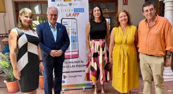 La consejera Loles López presenta en Málaga Vivir en Casa, una herramienta digital que fomenta el autocuidado desde el hogar