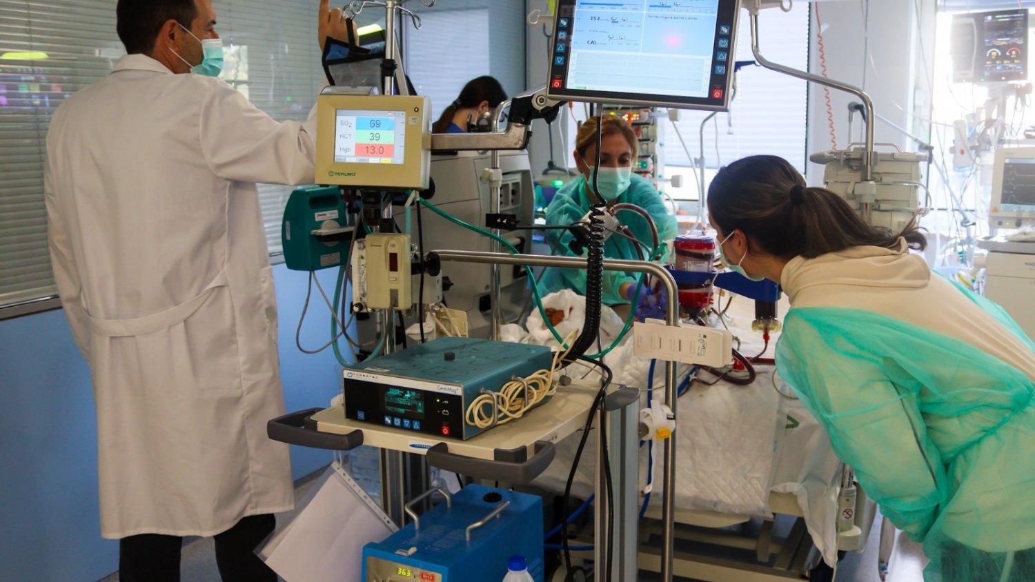 El Hospital Materno Infantil de Málaga, acreditado como centro de referencia nacional para el transporte pediátrico en ECMO