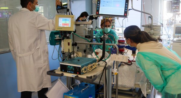 El Hospital Materno Infantil de Málaga, acreditado como centro de referencia nacional para el transporte pediátrico en ECMO