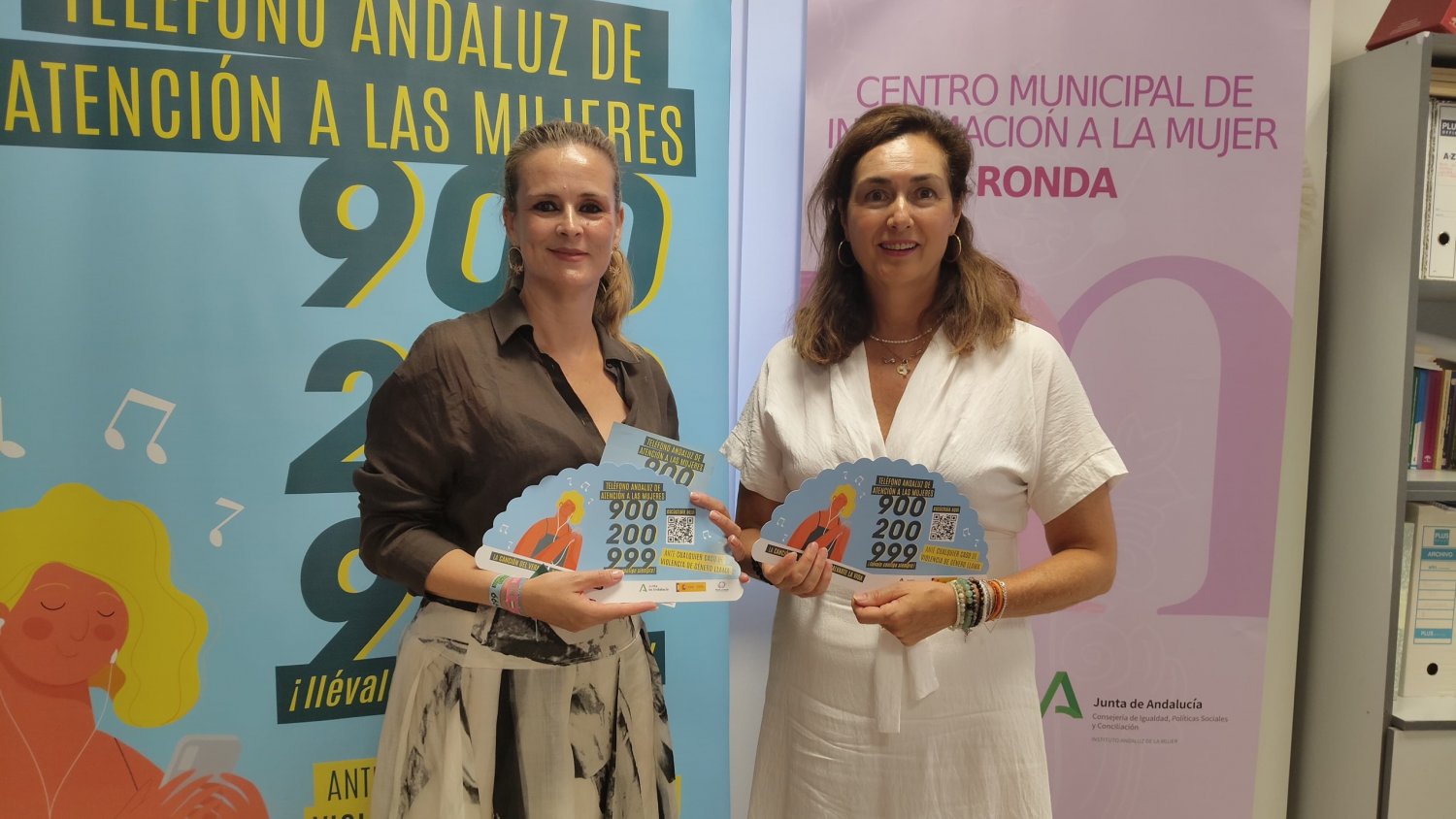 La Junta presenta en Ronda la campaña veraniega de difusión del teléfono 900 200 999, para atender a mujeres víctimas de violencia de género