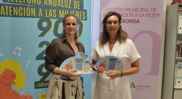 La Junta presenta en Ronda la campaña veraniega de difusión del teléfono 900 200 999, para atender a mujeres víctimas de violencia de género