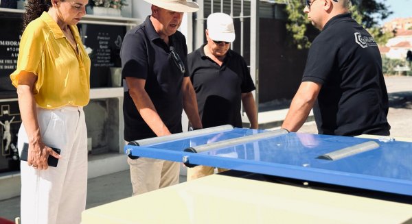 El Ayuntamiento de Rincón de la Victoria adquiere una plataforma elevadora para los cementerios municipales