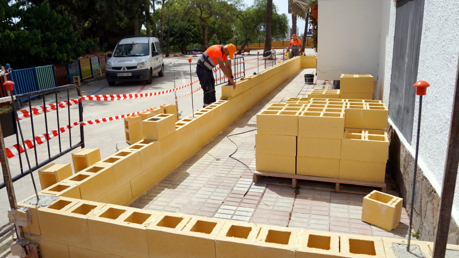 El Ayuntamiento de Estepona destina más de 250.000 euros a la mejora y mantenimiento de centros escolares durante el verano