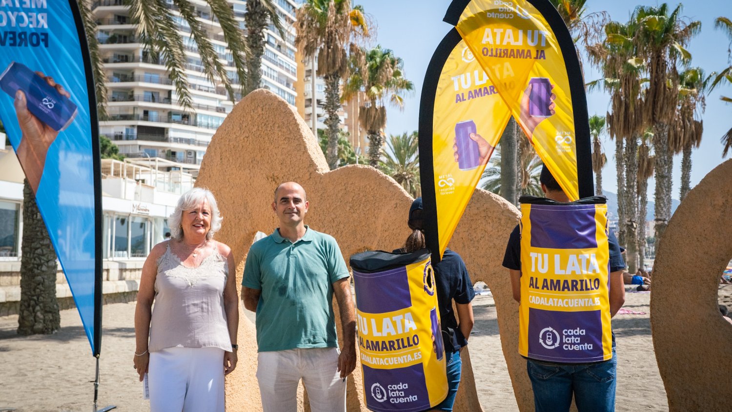 Vuelve a Málaga la campaña de reciclaje en playas “Tu lata al amarillo” 