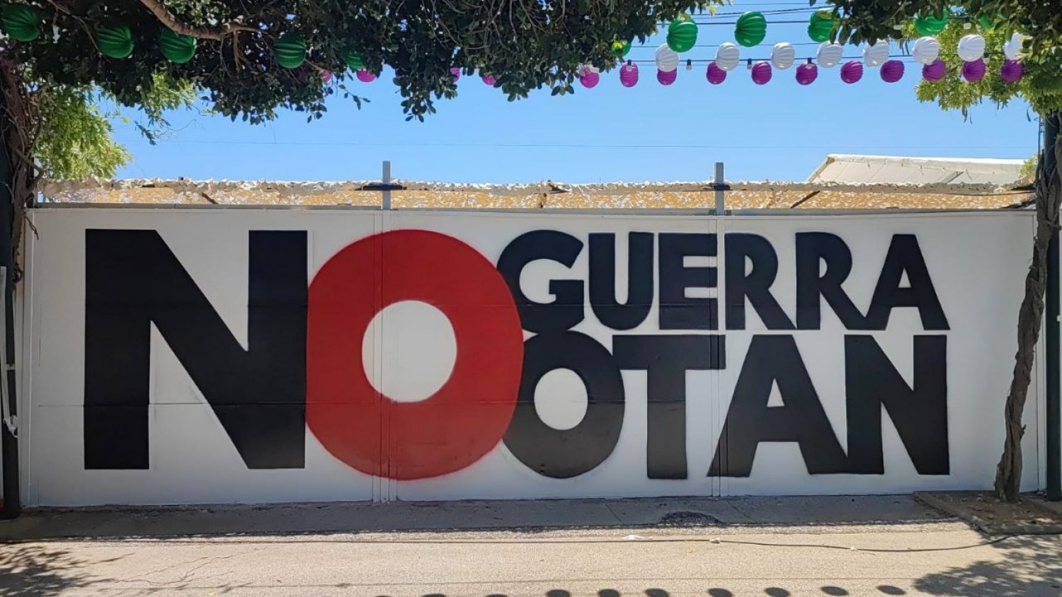 Morillas denuncia la 'censura' del PP en la Feria de Málaga por obligar a borrar un mural pacifista en la caseta 'Rincón Cubano' del PCE