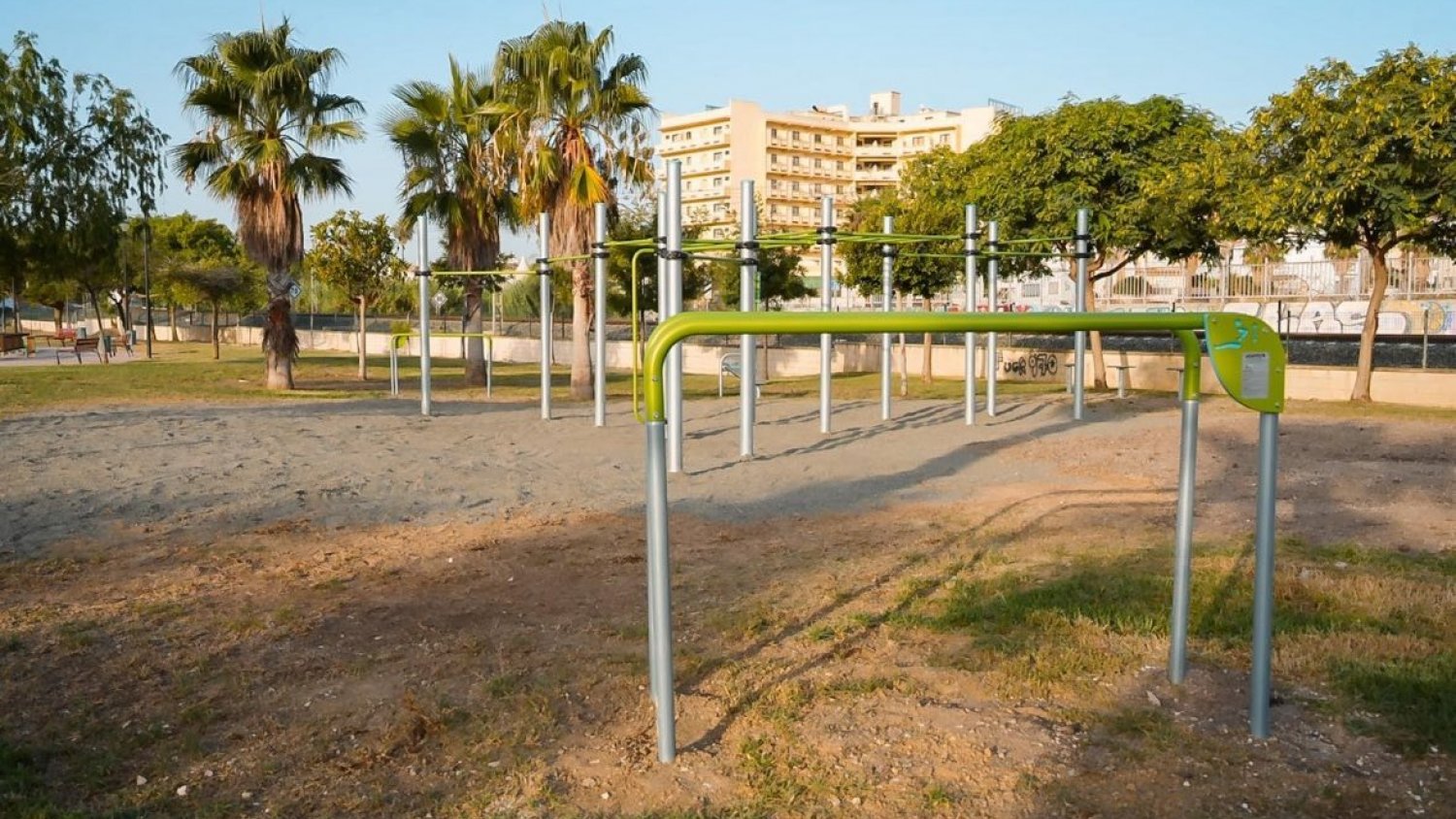 Torremolinos estrena un circuito para la práctica de calistenia en el Parque de La Cizaña