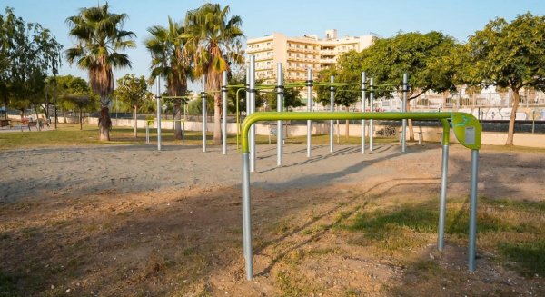 Torremolinos estrena un circuito para la práctica de calistenia en el Parque de La Cizaña