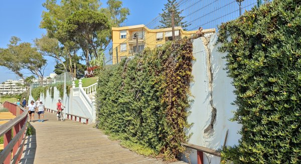 El Ayuntamiento de Estepona licita las obras para la reparar el tramo de corredor litoral de Playa Bella afectado por los temporales
