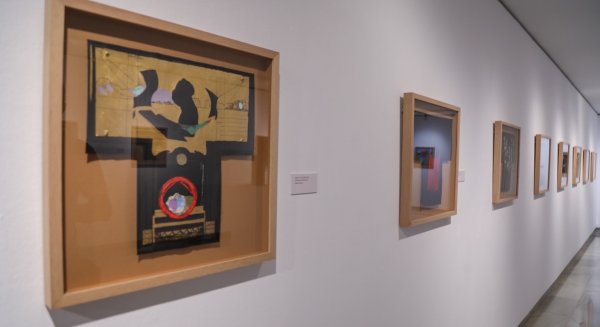 Una treintena de artistas españoles y japoneses se dan cita en las Salas Mingorance en la exposición 'Tesoros sobre seda'