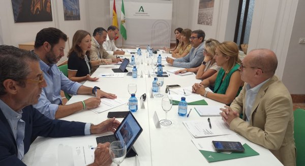 La delegada de la Junta anima a seguir trabajando “sin descanso” por los malagueños en el inicio del curso político 