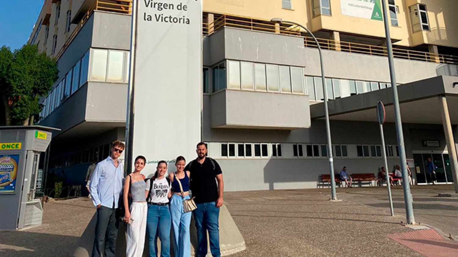Once alumnos internacionales realizan prácticas clínicas en los hospitales universitarios de Málaga
