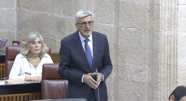 El PSOE denuncia que la 'situación insostenible' que sufren los pacientes oncológicos en el Clínico
