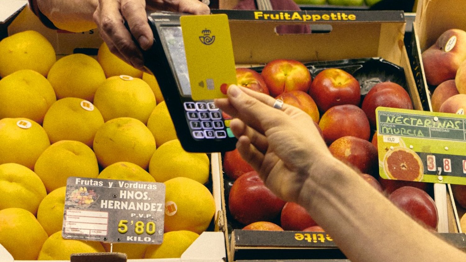 Correos ofrece su Tarjeta Prepago online y en 68 oficinas de la provincia de Málaga para compras seguras