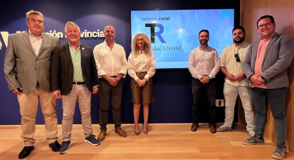 La Diputación promociona el vino y la uva pasa de la Axarquía a través de 'influencers'
