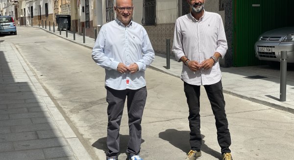 Vélez-Málaga finaliza las obras de remodelación de acerado en la calle San Juan