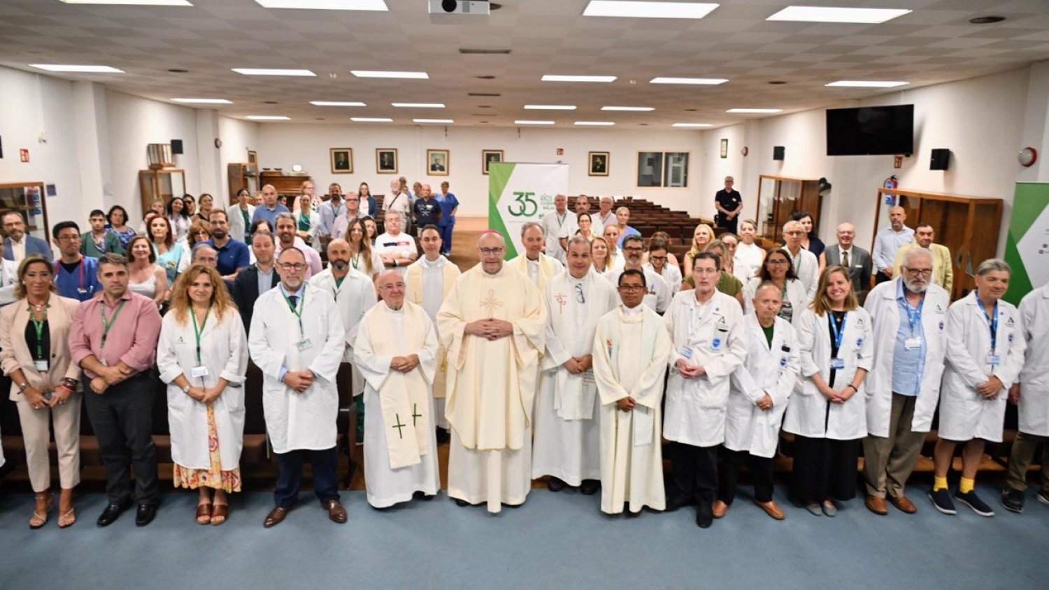El Hospital Clínico recibe la visita del nuevo Obispo de Málaga