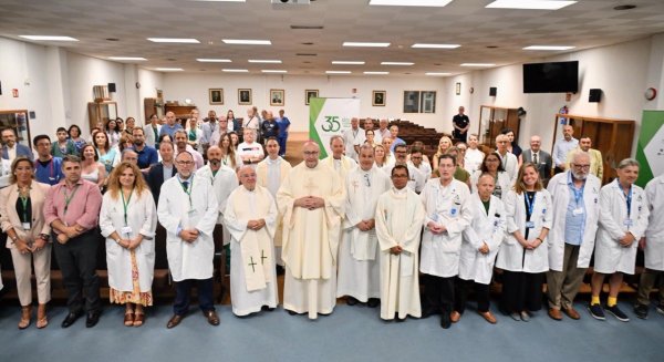 El Hospital Clínico recibe la visita del nuevo Obispo de Málaga